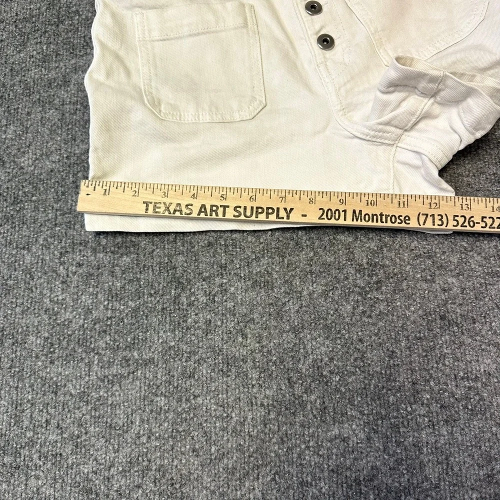 Old Navy Shorts Womens Size 8 White Button Fly Patch Pocket Denim Casual Stretch